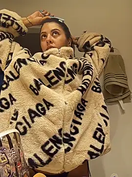 ValeNiitaLuv online show from 12-21-25, 09:59