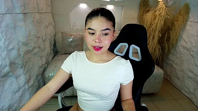 Snapshot of ambarina_r chatting on 10-05-25, 03:19 ambarina r online show from 10-05-25, 03:19