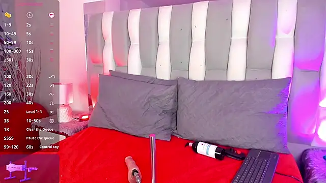 IsaDiiaz online show from 11-08-25, 05:22