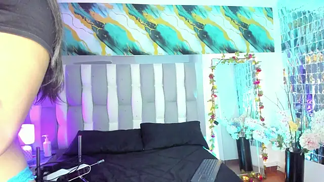 IsaDiiaz online show from 12-21-25, 05:09