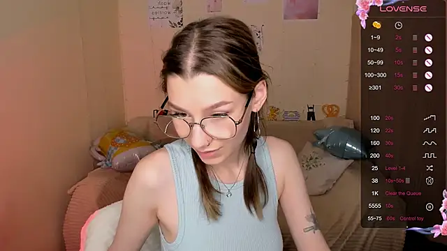 Snapshot of LinaBlossom_ chatting on 10-03-25, 08:27 LinaBlossom online show from 10-03-25, 08:27