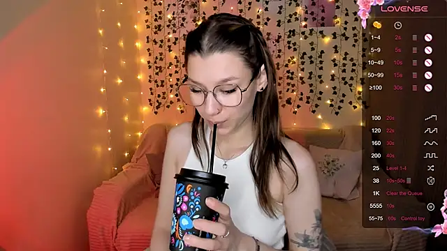 Snapshot of LinaBlossom_ chatting on 10-12-25, 02:46 LinaBlossom online show from 10-12-25, 02:46