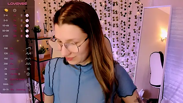 Snapshot of LinaBlossom_ chatting on 06-12-26, 02:09 LinaBlossom online show from 06-12-26, 02:09