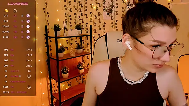 Snapshot of LinaBlossom_ chatting on 06-23-26, 02:31 LinaBlossom online show from 06-23-26, 02:31