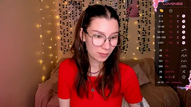 Snapshot of LinaBlossom_ chatting on 10-22-25, 02:55 LinaBlossom online show from 10-22-25, 02:55