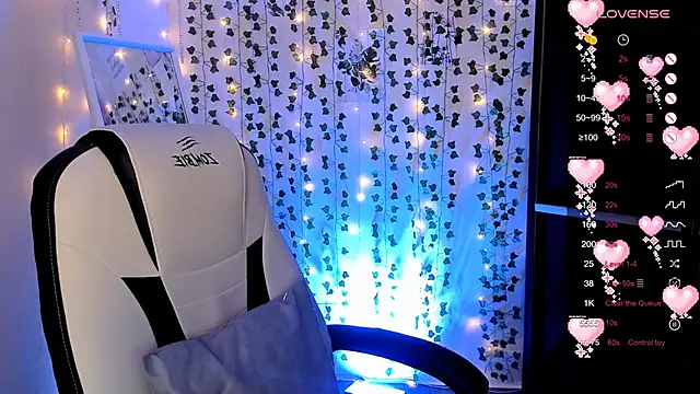 LinaBlossom  online show from 04-09-26, 04:58