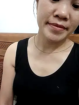 Snapshot of Norah-h chatting on 11-05-25, 01:47 Norah-h online show from 11-05-25, 01:47