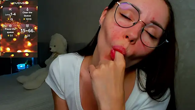 Snapshot of fun_nd_bun chatting on 07-17-26, 02:42 fun nd bun online show from 07-17-26, 02:42