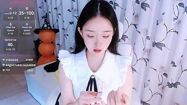 Niannian- online show from 11-09-25, 12:31