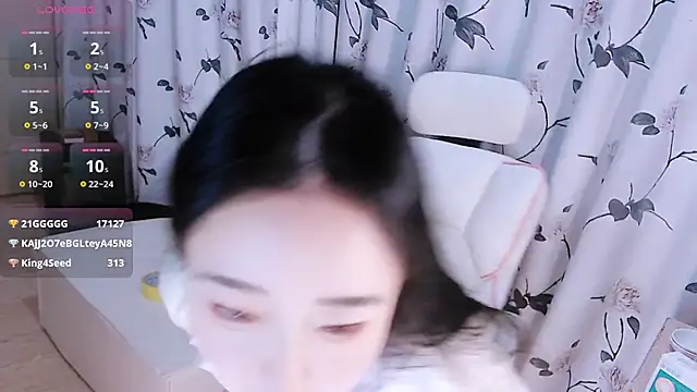 Niannian- online show from 11-26-25, 06:08