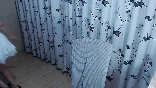 Snapshot of Niannian- chatting on 10-05-25, 03:25 Niannian- online show from 10-05-25, 03:25