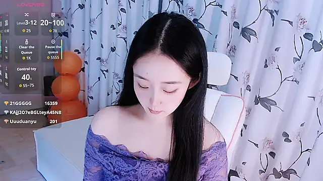 Niannian- online show from 11-17-25, 04:11