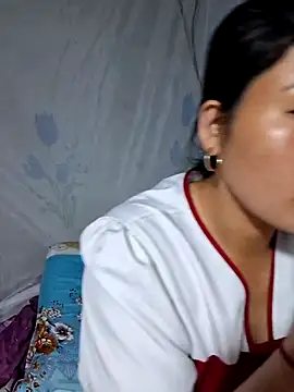 Snapshot of diamond-- chatting on 06-19-26, 11:53 diamond-- online show from 06-19-26, 11:53
