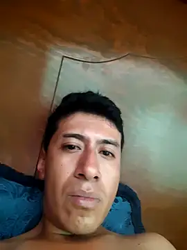 Snapshot of Carlos27hot chatting on 09-21-25, 04:12 Carlos27hot online show from 09-21-25, 04:12