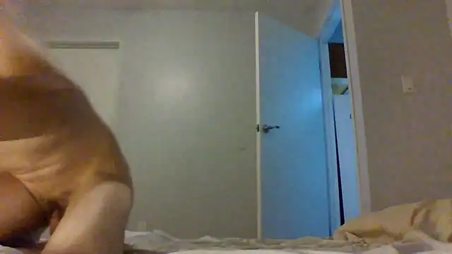 Snapshot of slickdickfreak chatting on 10-01-25, 04:39 slickdickfreak online show from 10-01-25, 04:39