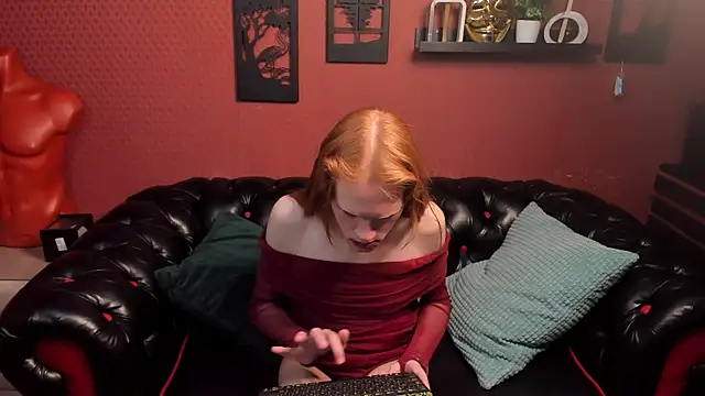 ChloeValentinee online show from 05-15-26, 11:08