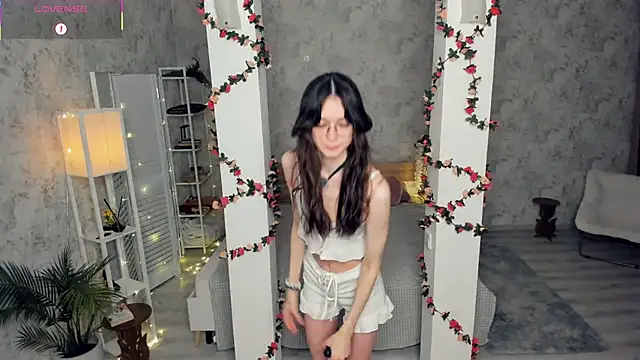 Snapshot of ReneeLippeatt chatting on 02-15-26, 07:13 ReneeLippeatt online show from 02-15-26, 07:13