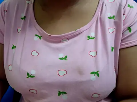 Snapshot of tamilqueenbaby chatting on 10-14-25, 10:53 tamilqueenbaby online show from 10-14-25, 10:53