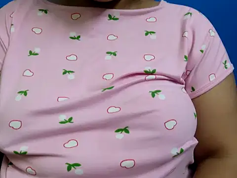 Snapshot of tamilqueenbaby chatting on 10-19-25, 01:47 tamilqueenbaby online show from 10-19-25, 01:47