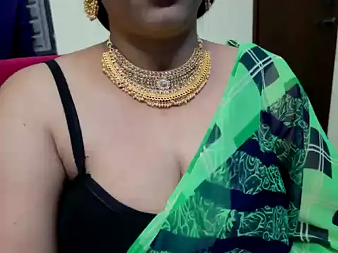 Snapshot of tamilqueenbaby chatting on 09-22-25, 10:49 tamilqueenbaby online show from 09-22-25, 10:49