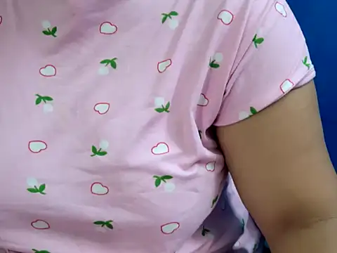 Snapshot of tamilqueenbaby chatting on 10-22-25, 11:42 tamilqueenbaby online show from 10-22-25, 11:42