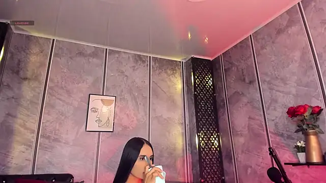 amaraa lewiis online show from 10-10-25, 12:17