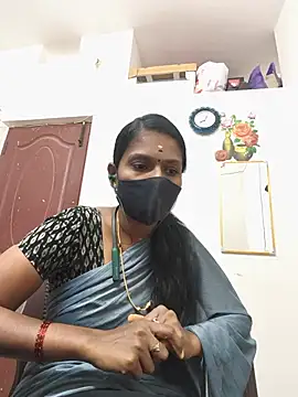 Snapshot of Tamil_Yalini12 chatting on 05-20-26, 02:36 Tamil Yalini12 online show from 05-20-26, 02:36