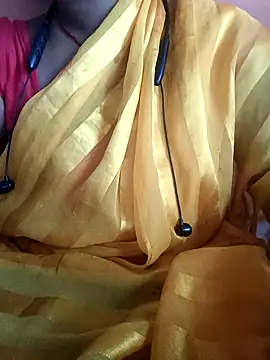 Snapshot of Suhanikapoor09 chatting on 10-14-25, 05:41 Suhanikapoor09 online show from 10-14-25, 05:41