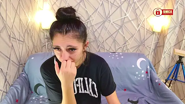 Charming LIA online show from 11-06-25, 05:17