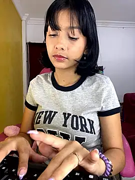 xoxo milk online show from 01-11-26, 04:36