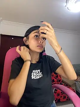 xoxo milk online show from 11-20-25, 04:07