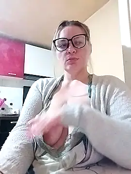 Snapshot of Mommygetnaughty chatting on 10-05-25, 01:46 Mommygetnaughty online show from 10-05-25, 01:46