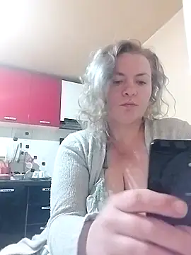 Snapshot of Mommygetnaughty chatting on 10-16-25, 04:04 Mommygetnaughty online show from 10-16-25, 04:04