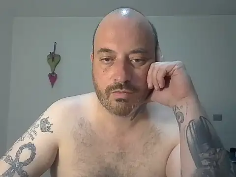 Snapshot of hhhxxx1177 chatting on 10-28-25, 05:18 hhhxxx1177 online show from 10-28-25, 05:18