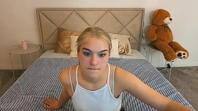 AlinaLiii online show from 04-05-26, 06:47