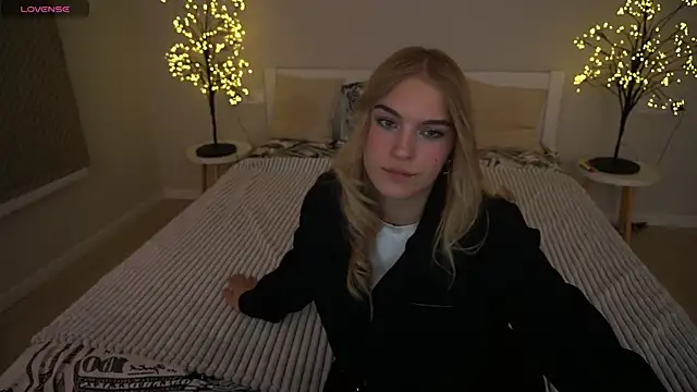 AlinaLiii online show from 11-22-25, 08:51