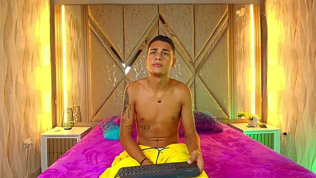 Snapshot of Twink_davidxx chatting on 09-27-25, 07:42 Twink davidxx online show from 09-27-25, 07:42