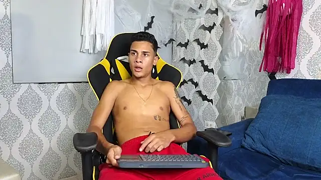Snapshot of Twink_davidxx chatting on 10-23-25, 09:57 Twink davidxx online show from 10-23-25, 09:57