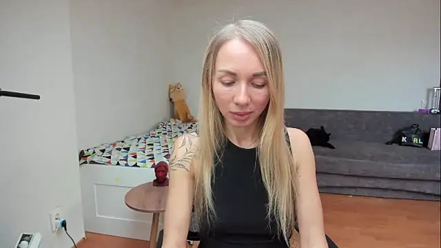 Snapshot of AlisiaCat chatting on 05-19-26, 07:26 AlisiaCat online show from 05-19-26, 07:26
