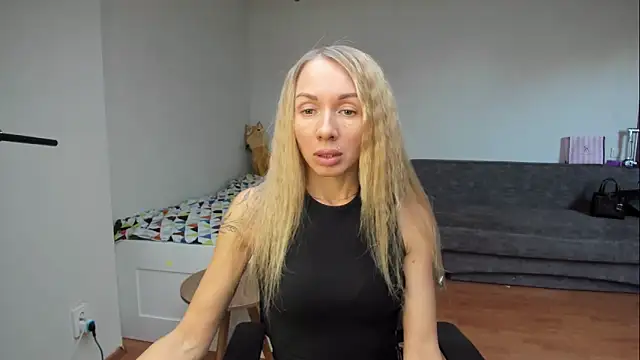 Snapshot of AlisiaCat chatting on 05-09-26, 01:47 AlisiaCat online show from 05-09-26, 01:47