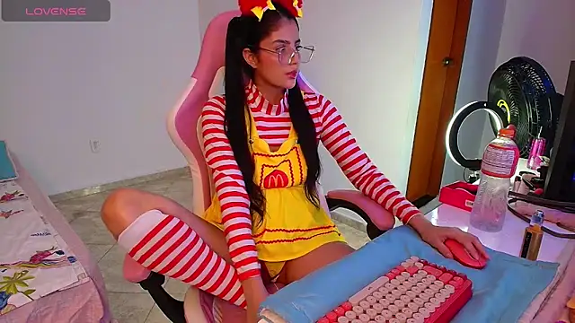 Snapshot of Julieta_Rose19 chatting on 04-05-26, 09:54 Julieta Rose19 online show from 04-05-26, 09:54