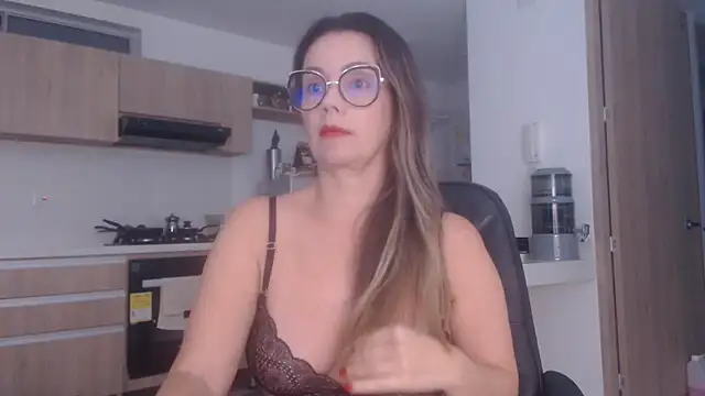 LovePaula online show from 06-18-26, 11:04