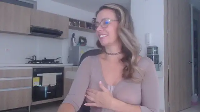 LovePaula online show from 12-15-25, 11:49