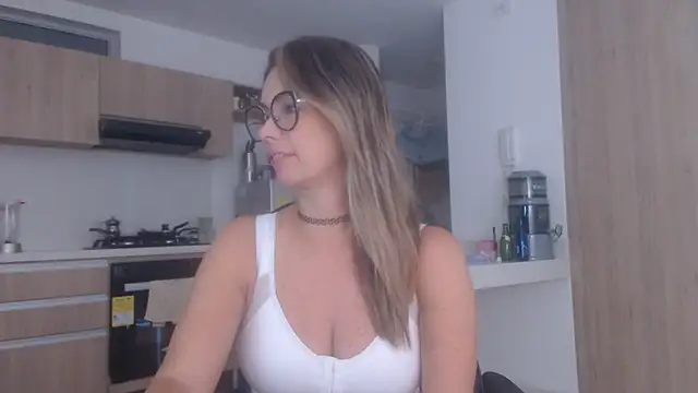 LovePaula online show from 11-04-25, 11:25