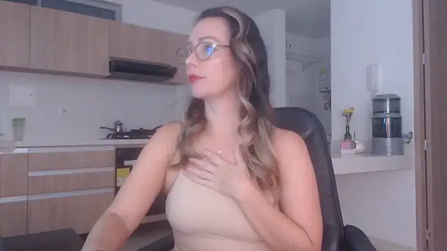 Snapshot of LovePaula chatting on 03-15-26, 10:55 LovePaula online show from 03-15-26, 10:55