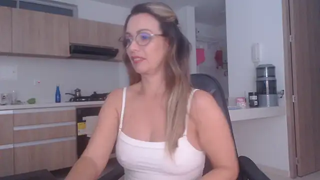 LovePaula online show from 02-16-26, 01:48