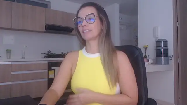 Snapshot of LovePaula chatting on 03-14-26, 11:16 LovePaula online show from 03-14-26, 11:16