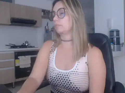 LovePaula online show from 02-22-25, 02:06