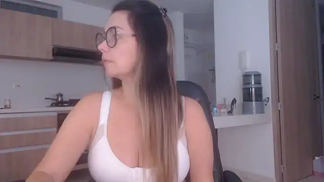 LovePaula online show from 06-20-26, 02:16