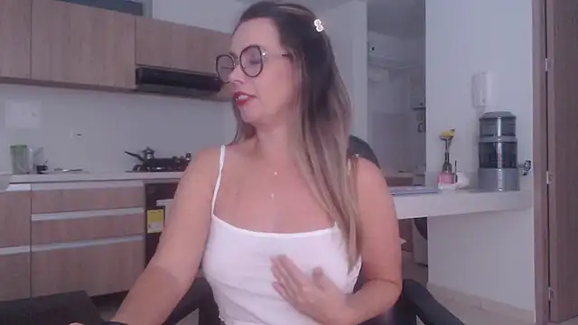 Snapshot of LovePaula chatting on 03-15-26, 11:12 LovePaula online show from 03-15-26, 11:12